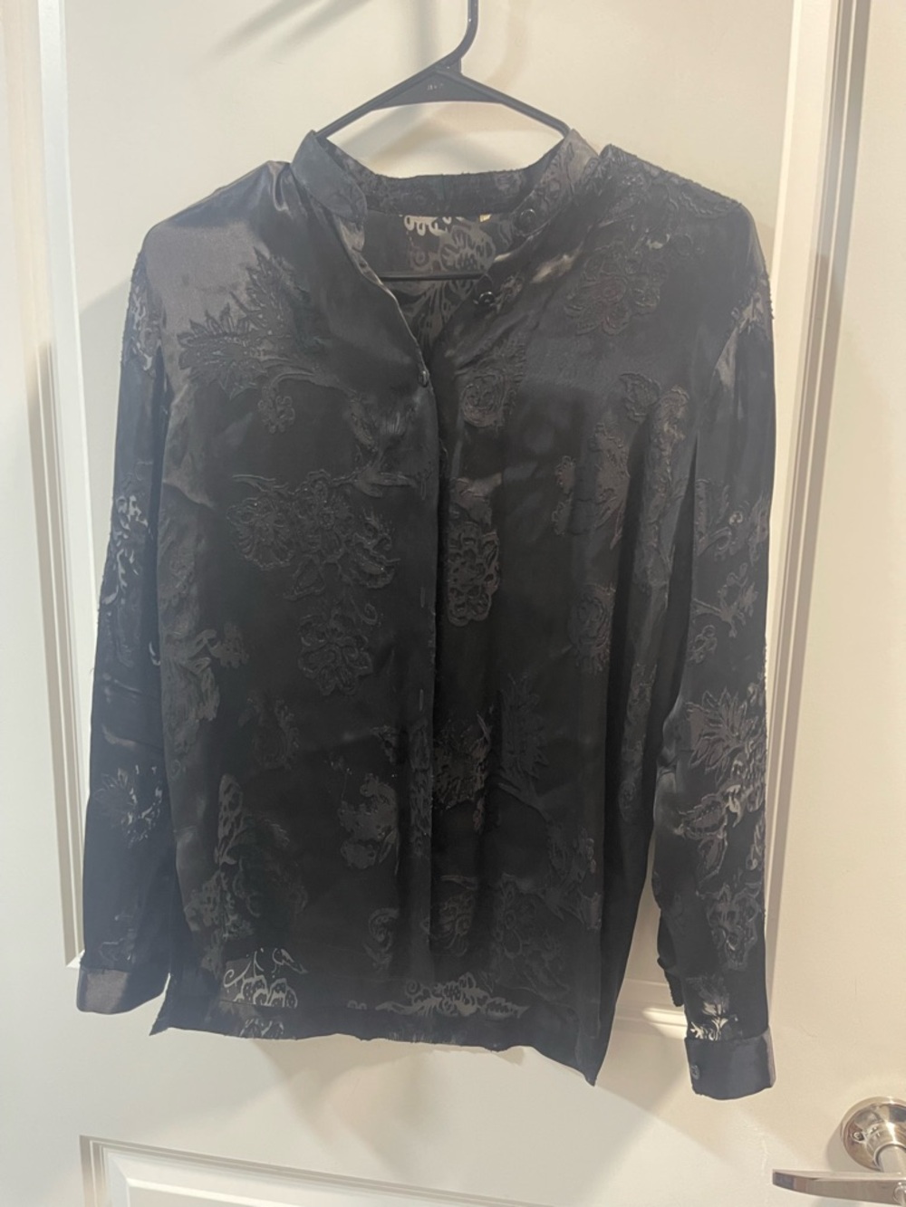 Go Silk Black Satin Floral-Texture Button-Front Blouse PTP 18 No Size RN 105184